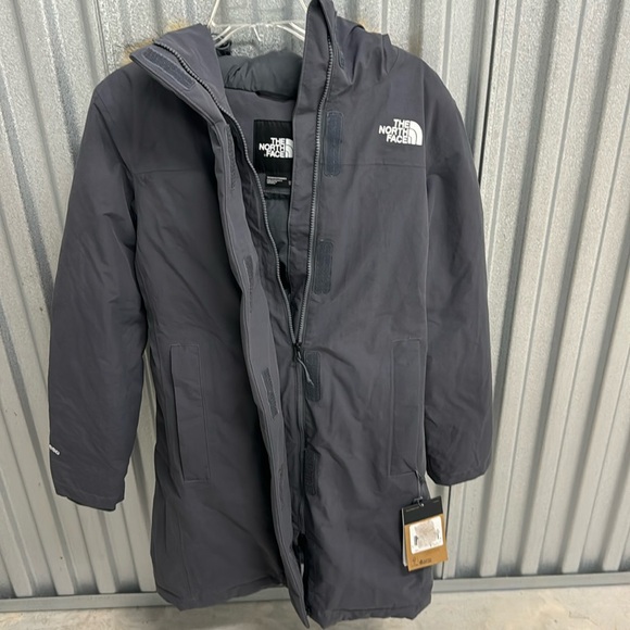 North face - Picture 3 of 16